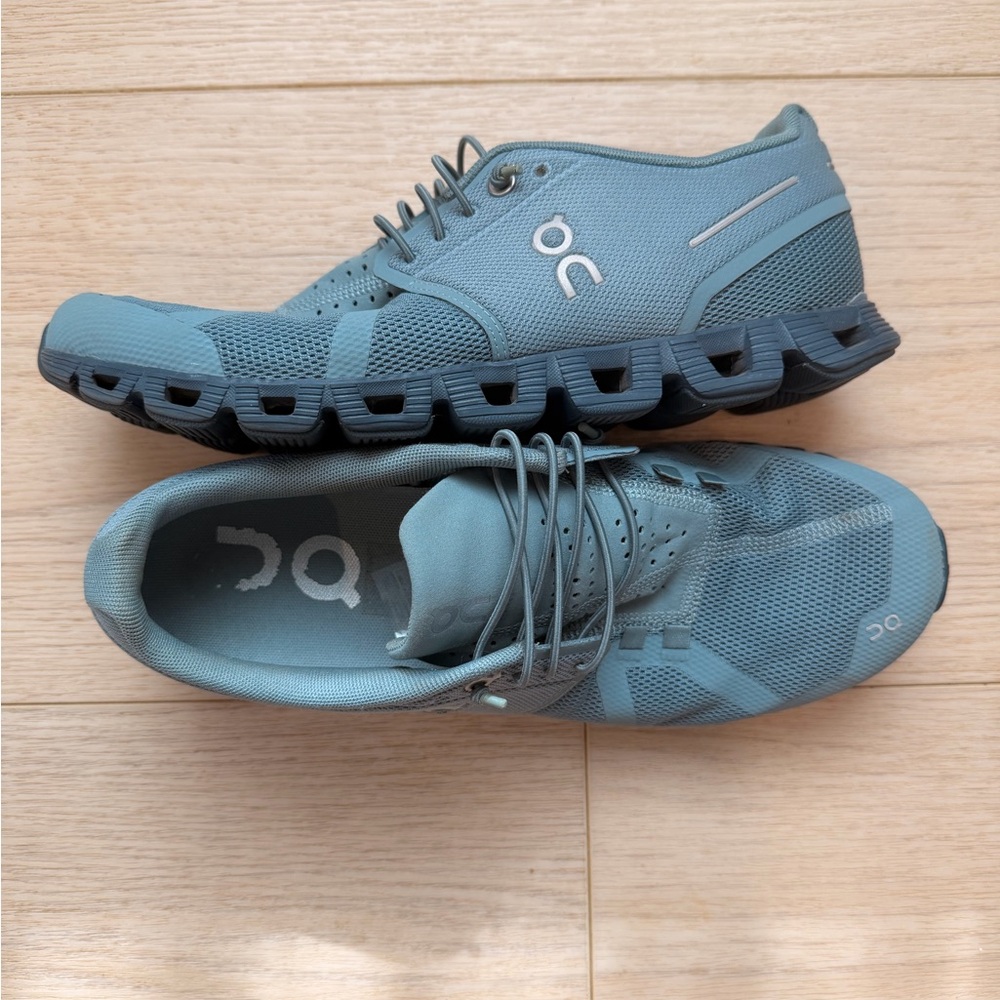 On Cloud Running Shoes — Men’s 8.5 / Women’s 10 — Blue